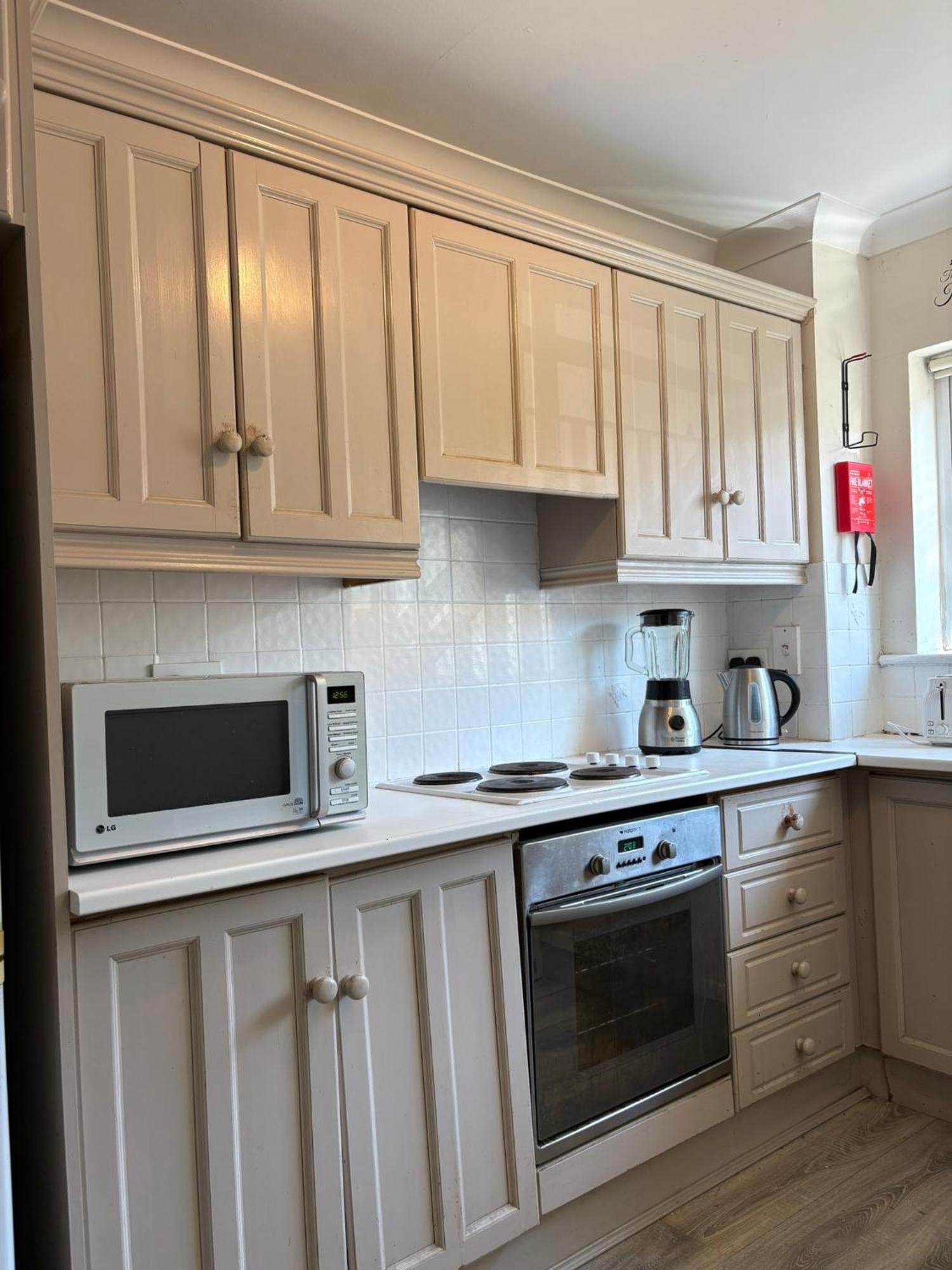 Cosy 2-bedroom Near Airport Apartment
