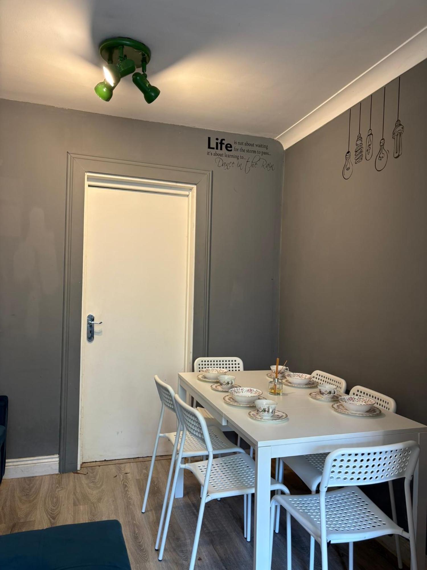 Apartment Cosy 2-bedroom Near Airport Dublin
