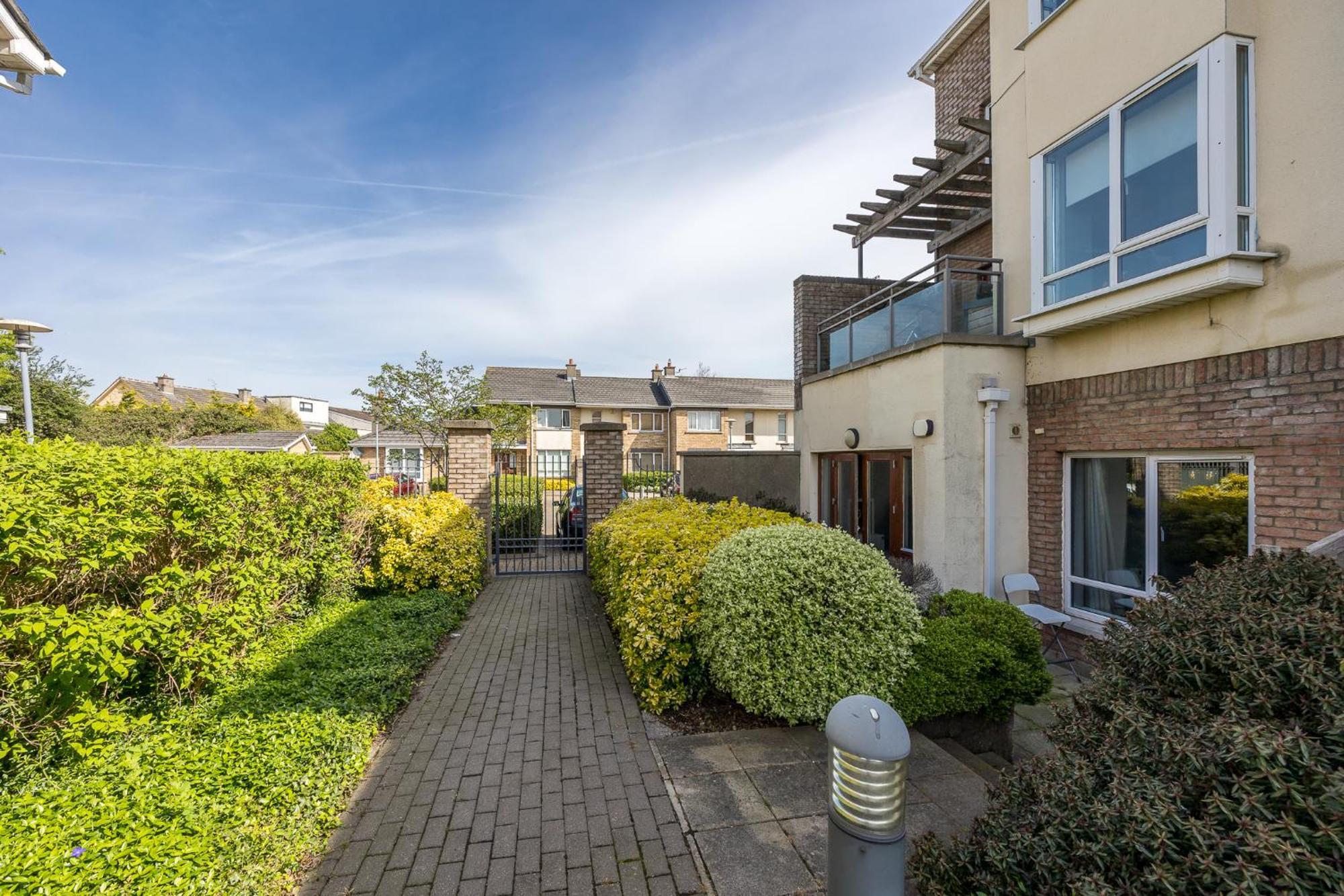 Cosy 2-bedroom Near Airport *