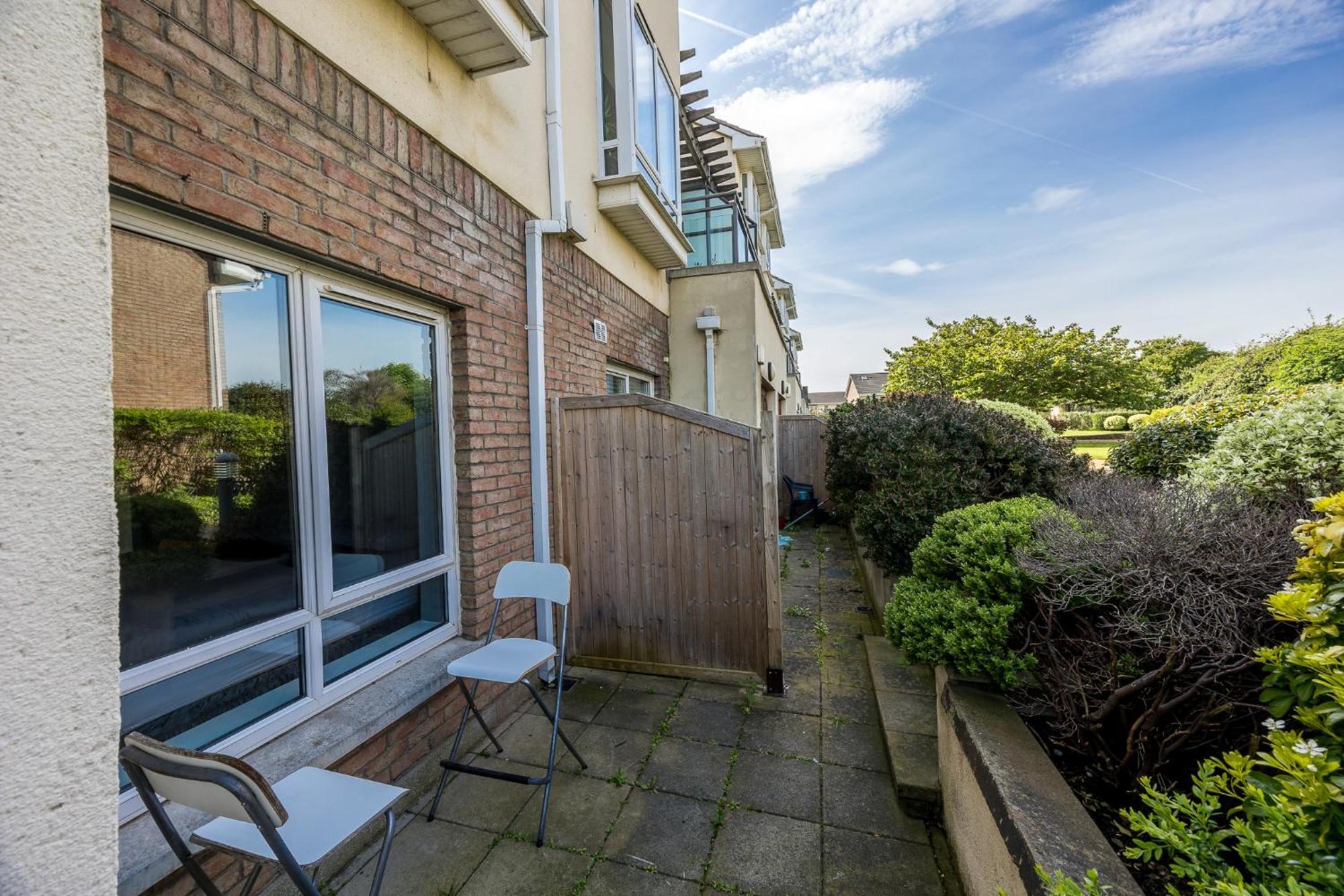 Cosy 2-bedroom Near Airport Apartment