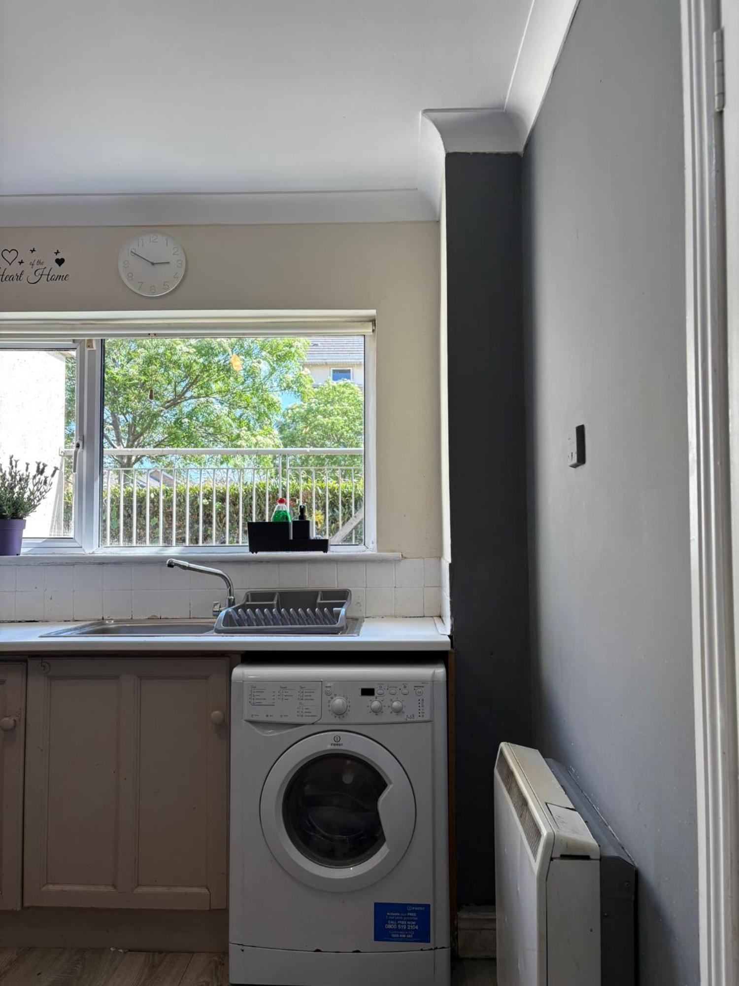 Apartment Cosy 2-bedroom Near Airport *