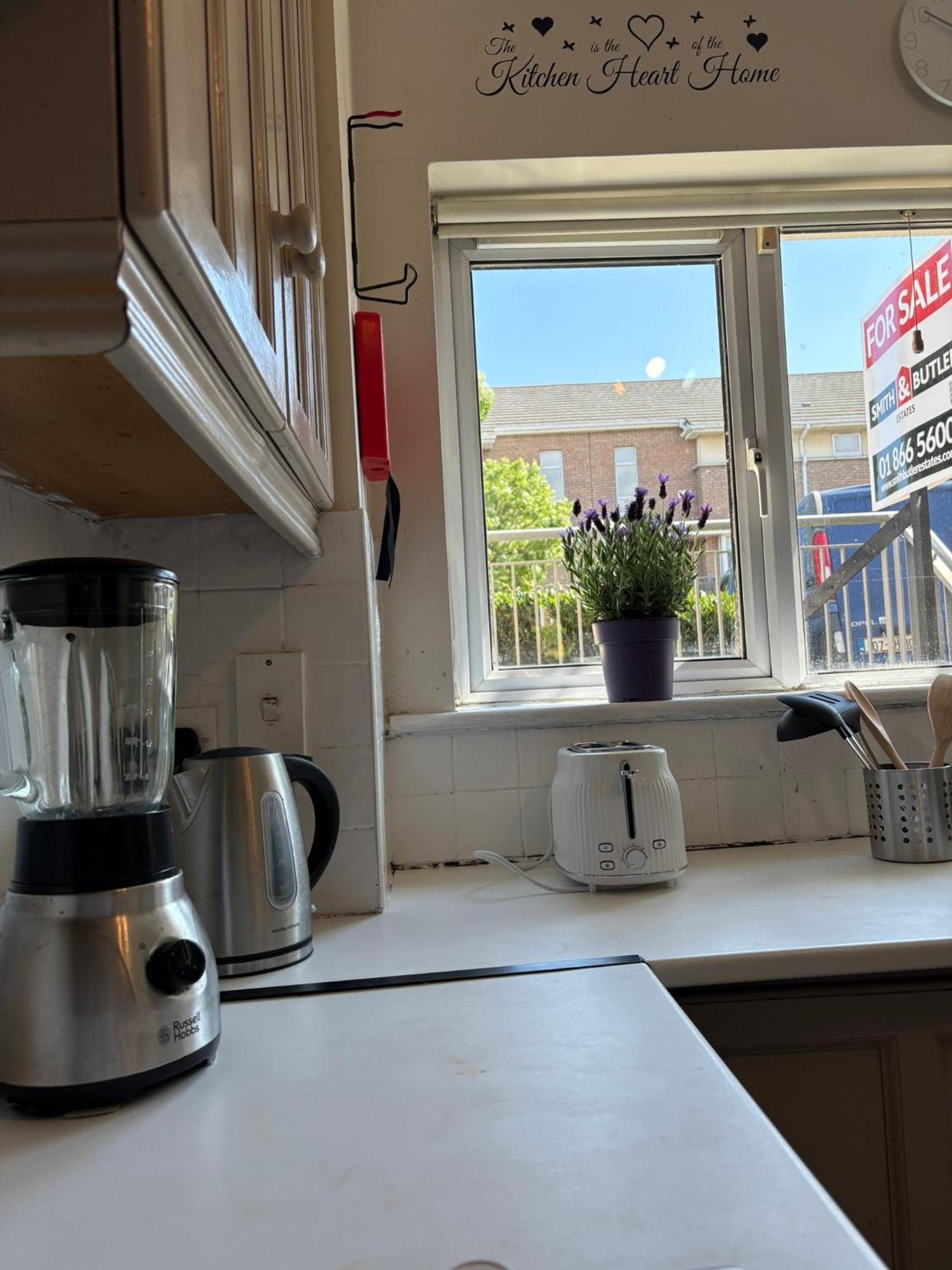 Apartment Cosy 2-bedroom Near Airport *