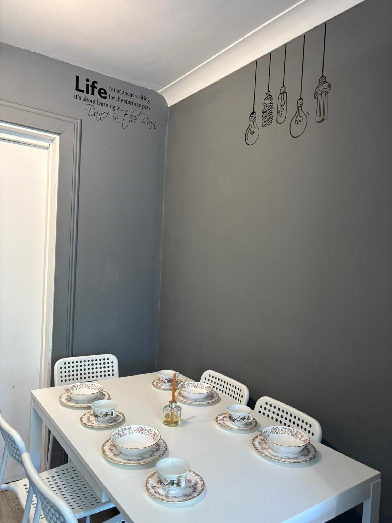 Apartment Cosy 2-bedroom Near Airport *