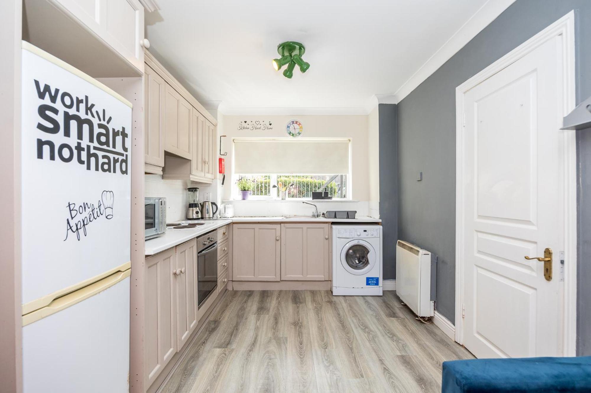 Cosy 2-bedroom Near Airport *